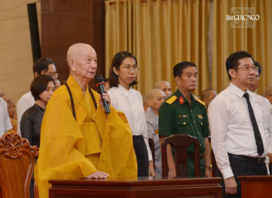 Đại lão Hòa thượng Pháp chủ tại lễ tưởng niệm Đại lão Hòa thượng Pháp chủ tại lễ tưởng niệm