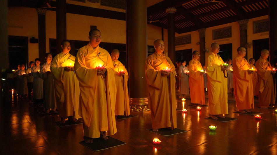 Chư Tăng, Phật tử thành tâm tiễn biệt người lãnh đạo trọn đời vì nước, vì dân Chư Tăng, Phật tử thành tâm tiễn biệt người lãnh đạo trọn đời vì nước, vì dân