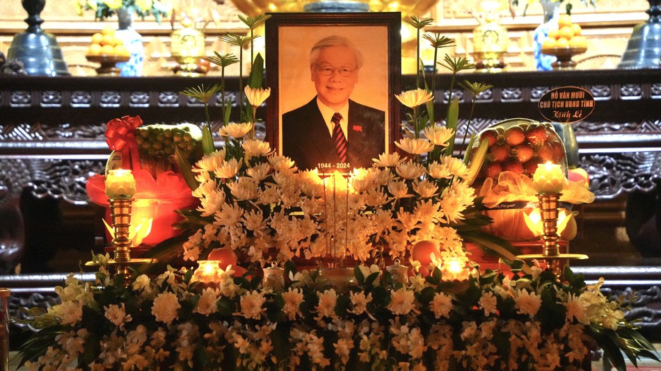 Bàn thờ, di ảnh Tổng Bí thư Nguyễn Phú Trọng tại chùa Pháp Hoa Bàn thờ, di ảnh Tổng Bí thư Nguyễn Phú Trọng tại chùa Pháp Hoa