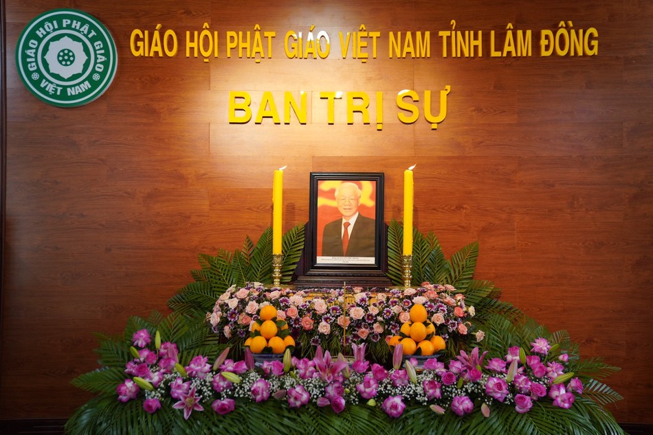 Bàn thờ, di ảnh tưởng niệm Tổng Bí Thư Nguyễn Phú Trọng Bàn thờ, di ảnh tưởng niệm Tổng Bí Thư Nguyễn Phú Trọng