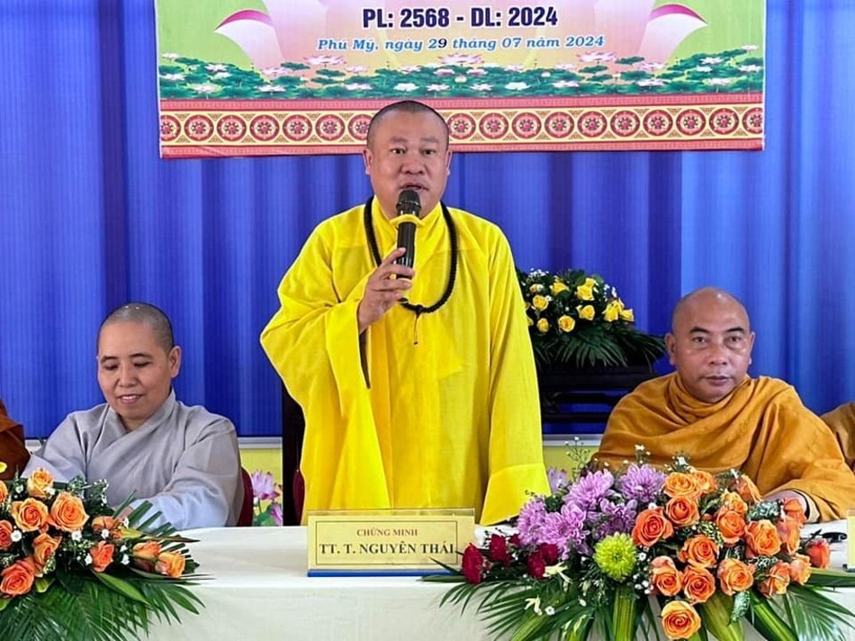 Thượng tọa Thích Nguyên Thái ban đạo từ