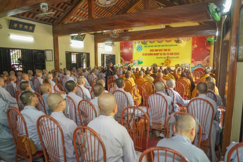 Tăng Ni tham dự hội nghị tại chùa Chúc Thánh