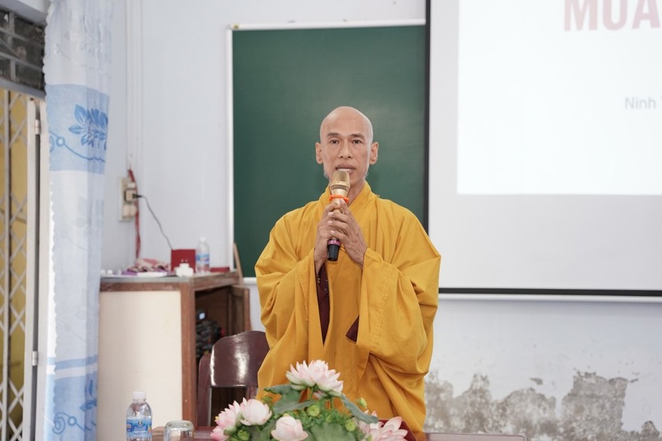 Thượng tọa Thích Minh Tánh báo cáo, chia sẻ nội dung liên quan đến lĩnh vực hoằng pháp và truyền thông Thượng tọa Thích Minh Tánh báo cáo, chia sẻ nội dung liên quan đến lĩnh vực hoằng pháp và truyền thông