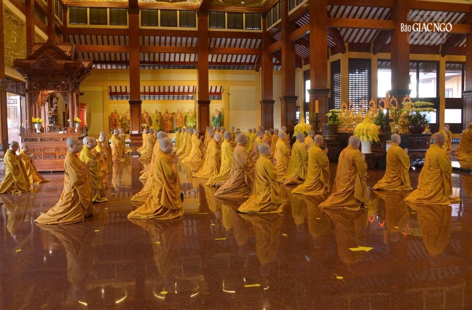 Bố-tát trong ngày trưởng tịnh nhằm nuôi lớn các thiện pháp, giới thân huệ mạng Bố-tát trong ngày trưởng tịnh nhằm nuôi lớn các thiện pháp, giới thân huệ mạng