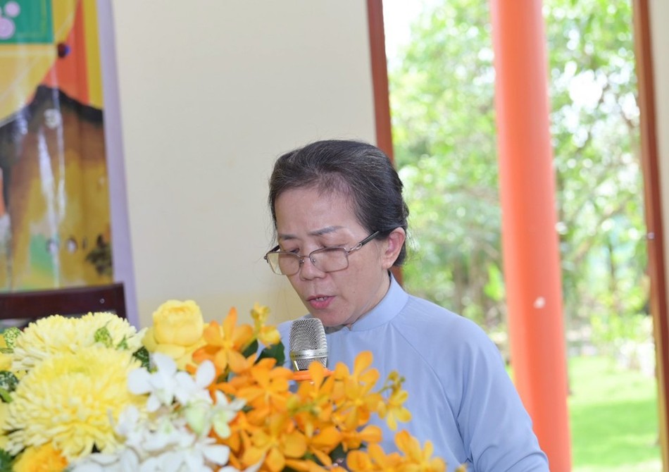 Phật tử Đức Hằng đọc bài cảm niệm Vu lan