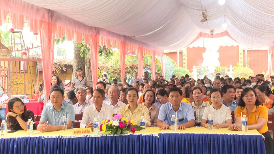 Đại diện các cơ quan, Phật tử tham dự Đại diện các cơ quan, Phật tử tham dự