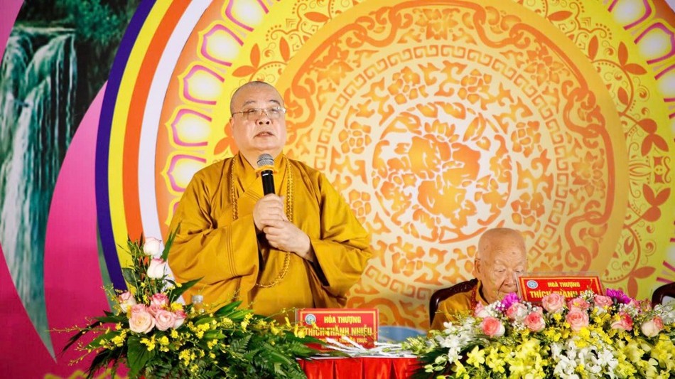 Trưởng lão Hòa thượng Thích Thanh Nhiễu tuyên dương những thành tựu Phật giáo tỉnh nhà và ban lời sách tấn Trưởng lão Hòa thượng Thích Thanh Nhiễu tuyên dương những thành tựu Phật giáo tỉnh nhà và ban lời sách tấn