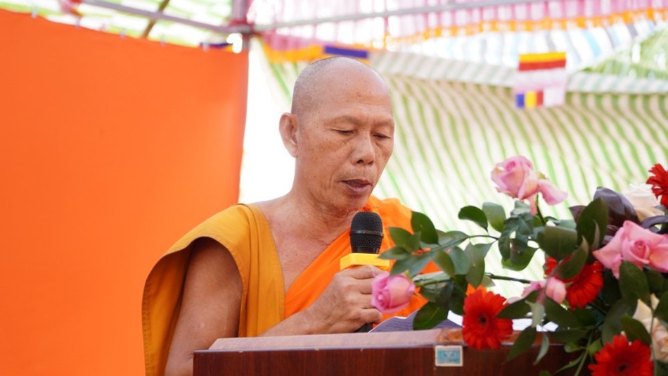 Hòa thượng Danh Đổng, Trưởng ban Trị sự tỉnh, Chủ tịch Hội Đoàn kết Sư sãi tỉnh phát biểu Hòa thượng Danh Đổng, Trưởng ban Trị sự tỉnh, Chủ tịch Hội Đoàn kết Sư sãi tỉnh phát biểu