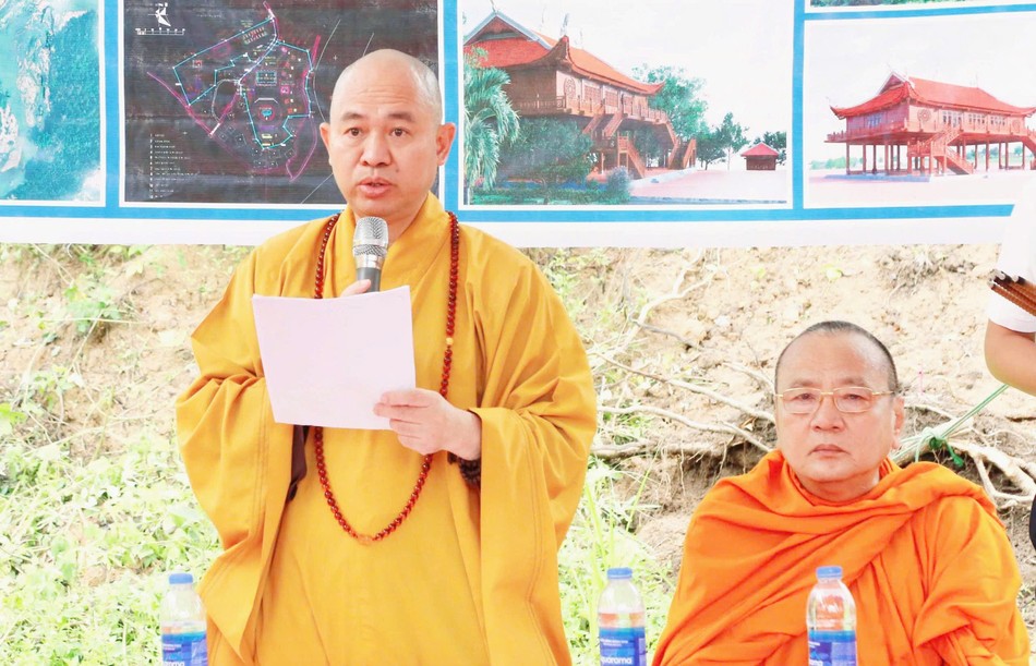 Thượng tọa Thích Đức Thiện phát biểu tại buổi lễ Thượng tọa Thích Đức Thiện phát biểu tại buổi lễ