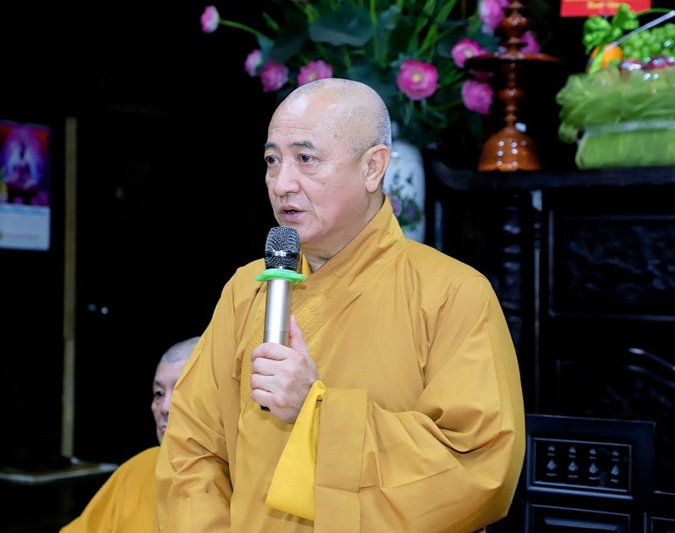 Hòa thượng Thích Huệ Thông ban đạo từ Hòa thượng Thích Huệ Thông ban đạo từ