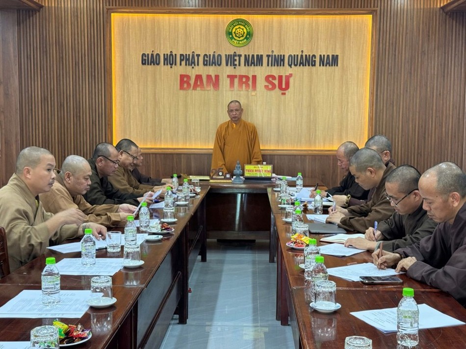 Hòa thượng Thích Phước Minh chủ trì buổi họp của Ban Thường trực Ban Trị sự Phật giáo tỉnh