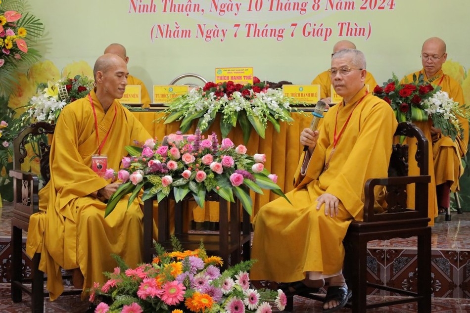 Thượng tọa Thích Thông Huệ chia sẻ đề tài “Lễ hội văn hóa tình người” Thượng tọa Thích Thông Huệ chia sẻ đề tài “Lễ hội văn hóa tình người”