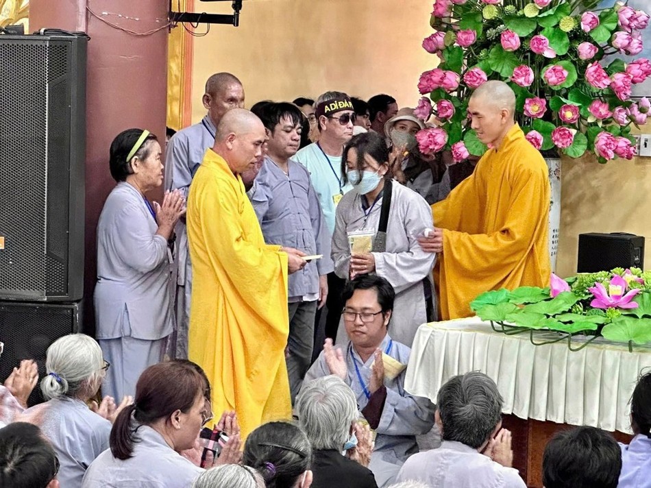 Trao quà đến bà khuyết tật tại tỉnh BR-VT và các tỉnh thành phía Nam Trao quà đến bà khuyết tật tại tỉnh BR-VT và các tỉnh thành phía Nam