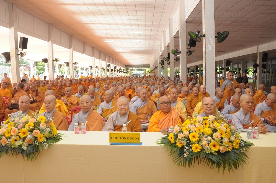 Tăng Ni 11 trường hạ tham dự lễ bế giảng khóa An cư kiết hạ Phật lịch 2568 Tăng Ni 11 trường hạ tham dự lễ bế giảng khóa An cư kiết hạ Phật lịch 2568