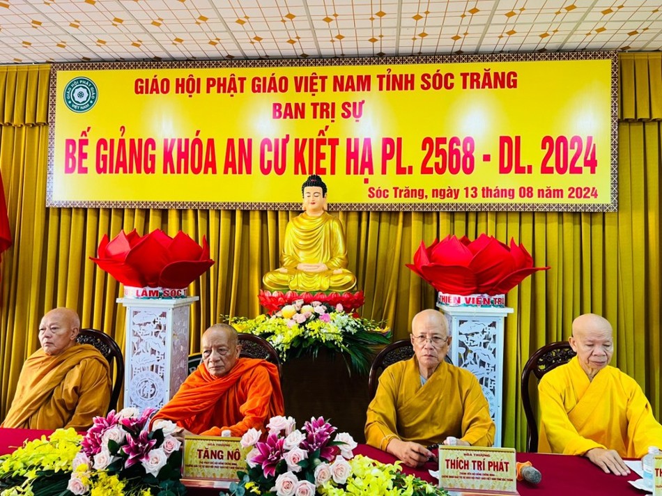 Chư tôn Trưởng lão chứng minh buổi lễ Chư tôn Trưởng lão chứng minh buổi lễ