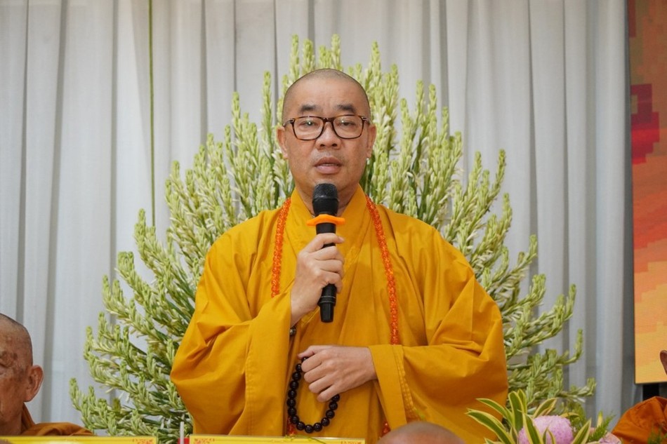 Thượng tọa Thích Quảng Lộc phát biểu chỉ đạo tại hội nghị Thượng tọa Thích Quảng Lộc phát biểu chỉ đạo tại hội nghị