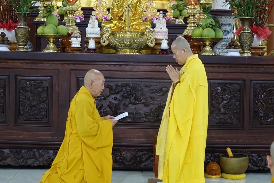 Nhị vị Thượng tọa tác pháp Tự tứ Nhị vị Thượng tọa tác pháp Tự tứ