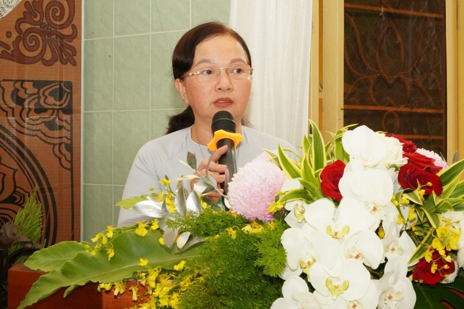 Bà Bùi Thị Mai phát biểu tại hội nghị Bà Bùi Thị Mai phát biểu tại hội nghị