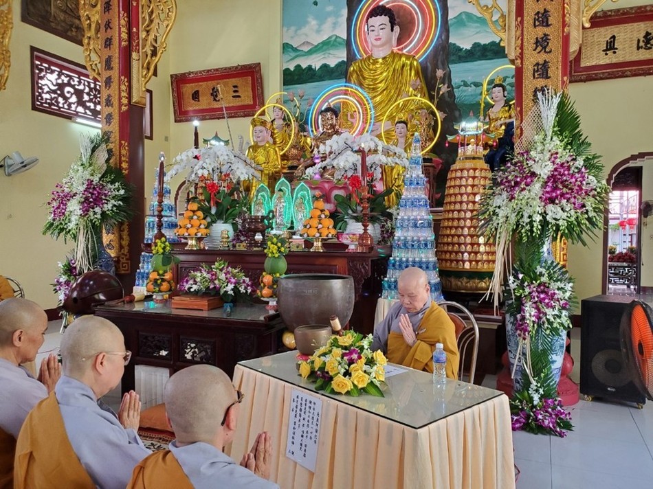 Chư hành giả lần lượt tác pháp Tự tứ Chư hành giả lần lượt tác pháp Tự tứ