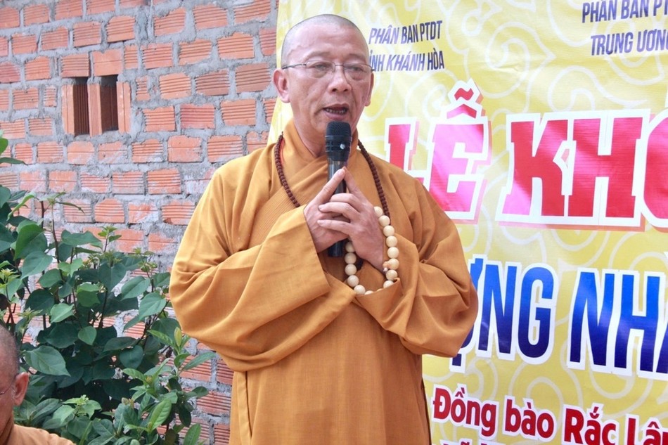 Thượng tọa Thích Quảng Tuấn phát biểu tại buổi lễ Thượng tọa Thích Quảng Tuấn phát biểu tại buổi lễ