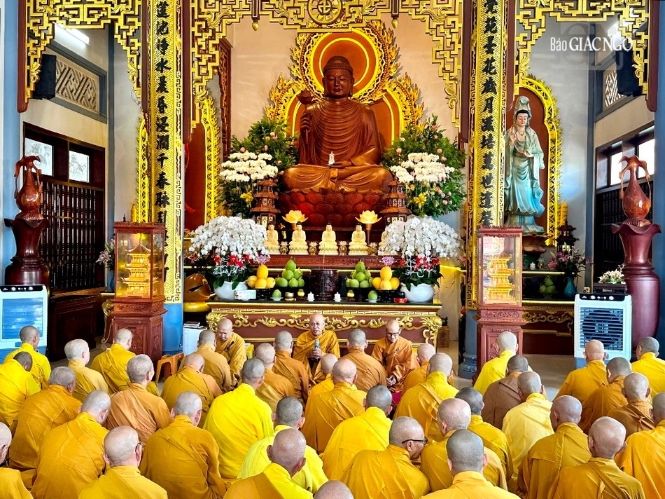 Trưởng lão Hòa thượng Thích Giác Tùng ban huấn từ Trưởng lão Hòa thượng Thích Giác Tùng ban huấn từ