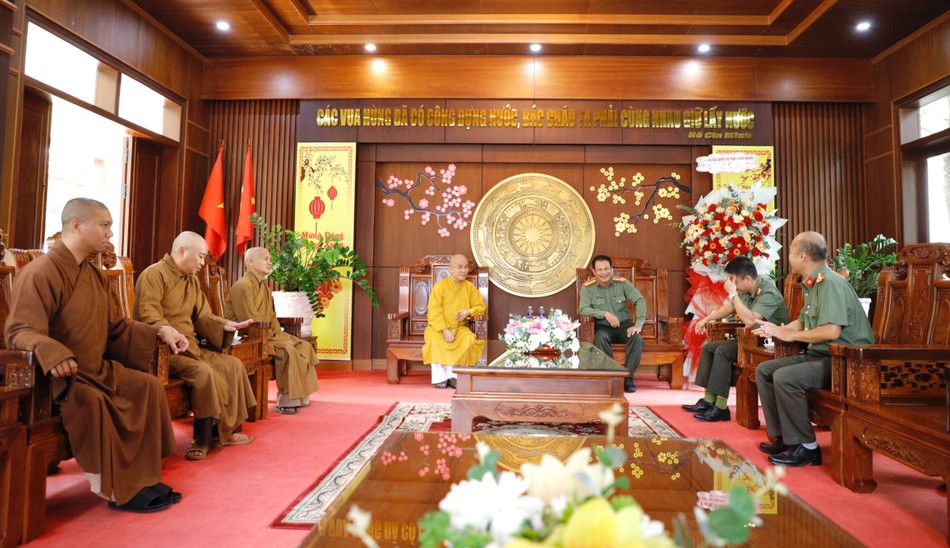 Đại tá Nay Gia Phú, Phó Giám đốc Công an tỉnh tiếp thân mật đoàn Ban Trị sự tỉnh Đại tá Nay Gia Phú, Phó Giám đốc Công an tỉnh tiếp thân mật đoàn Ban Trị sự tỉnh