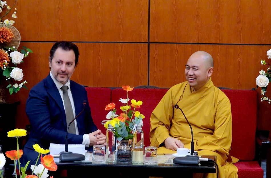 Thượng tọa Thích Đức Thiện tiếp Đại sứ Kohdayar Marri tại chùa Quán Sứ Thượng tọa Thích Đức Thiện tiếp Đại sứ Kohdayar Marri tại chùa Quán Sứ