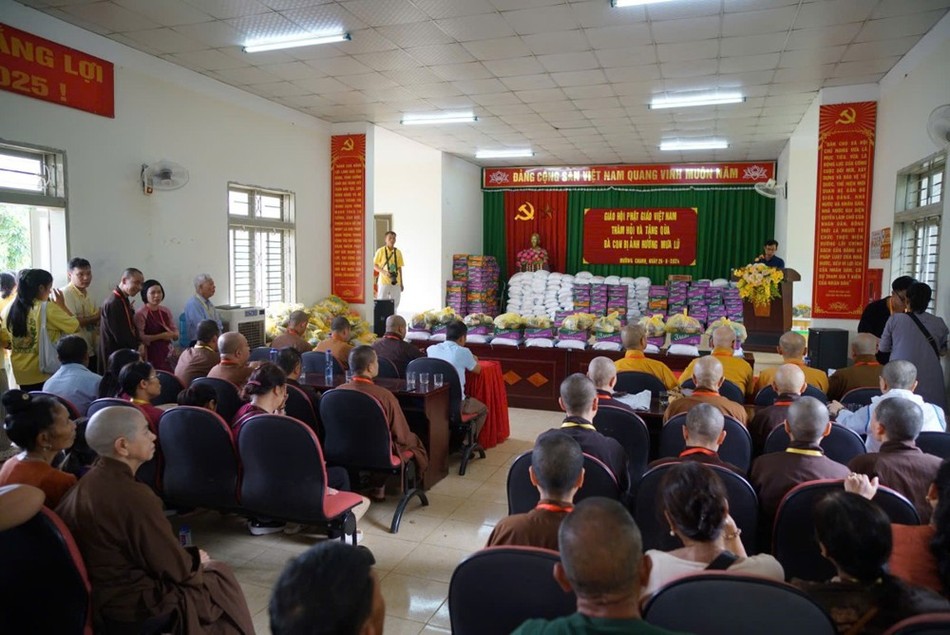 Quang cảnh tiếp đoàn từ thiện Quang cảnh tiếp đoàn từ thiện