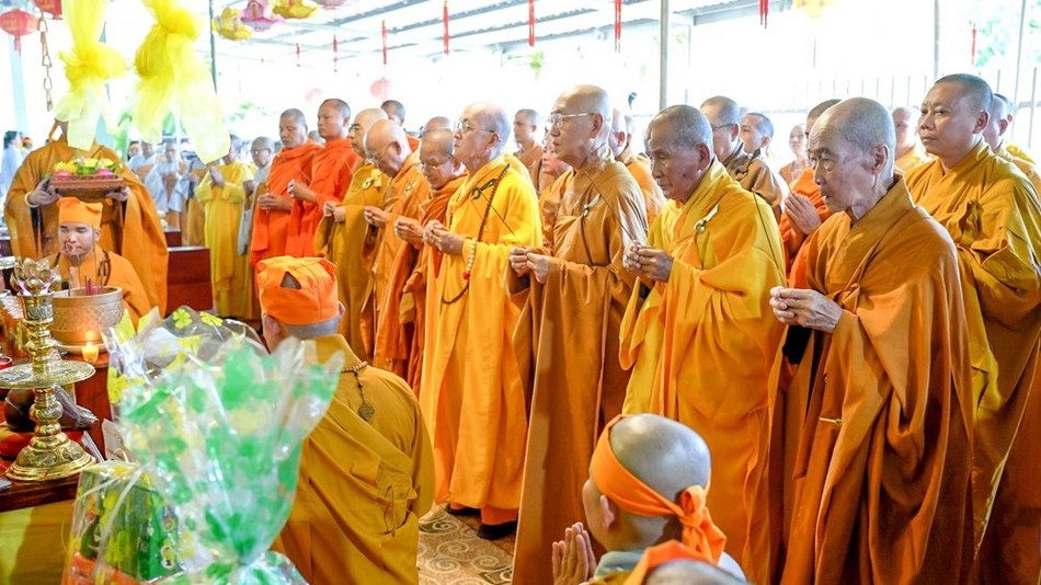 Chư tôn giáo phẩm đối trước Giác linh đài Trưởng lão Hòa thượng Thích Huệ Thành Chư tôn giáo phẩm đối trước Giác linh đài Trưởng lão Hòa thượng Thích Huệ Thành