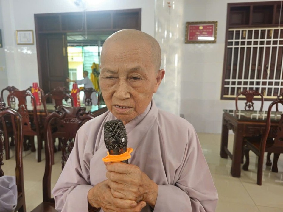 Ni trưởng Thích nữ Như Đán chủ trì buổi họp