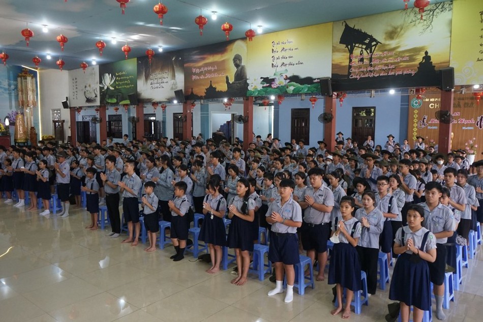 Các đoàn sinh Gia đình Phật tử Đà Nẵng được nhận quà khuyến học Các đoàn sinh Gia đình Phật tử Đà Nẵng được nhận quà khuyến học