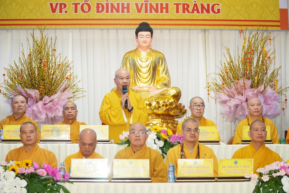 Thượng tọa Thích Phước Đạt phát biểu huấn từ Thượng tọa Thích Phước Đạt phát biểu huấn từ