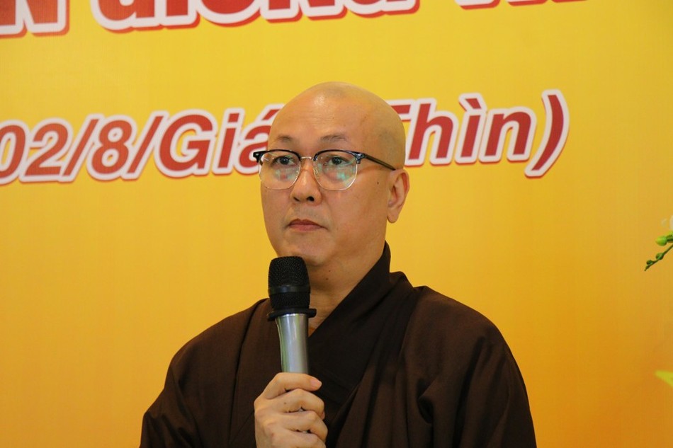 Thượng tọa Thích Huệ Định phát biểu chào mừng chư tôn đức Ban Trị sự tỉnh Thượng tọa Thích Huệ Định phát biểu chào mừng chư tôn đức Ban Trị sự tỉnh