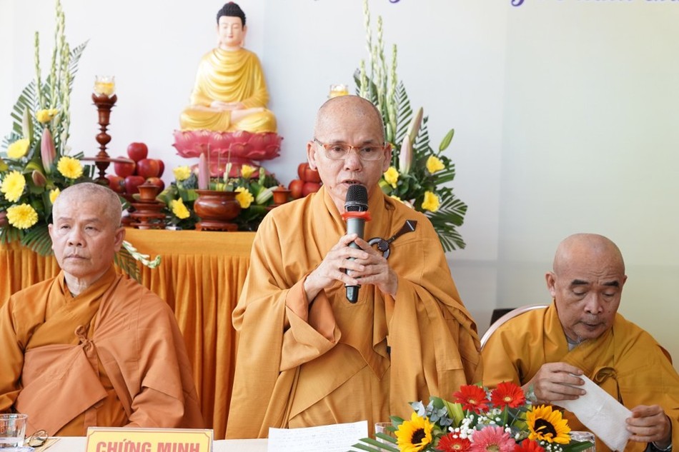 Hòa thượng Thích Hạnh Thể ban đạo từ Hòa thượng Thích Hạnh Thể ban đạo từ