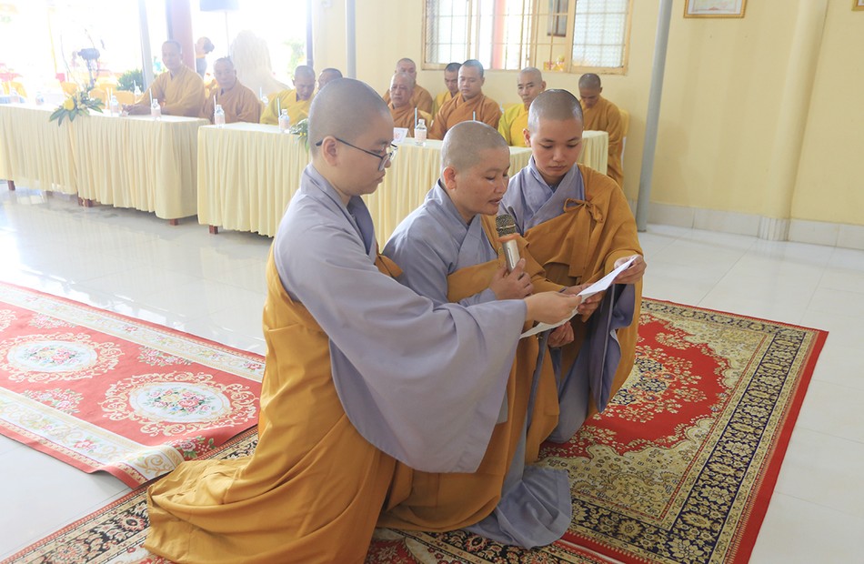 Sư cô Thích nữ An Hà, tân trụ trì chùa Thiên Thuận phát biểu nhận nhiệm vụ Sư cô Thích nữ An Hà, tân trụ trì chùa Thiên Thuận phát biểu nhận nhiệm vụ
