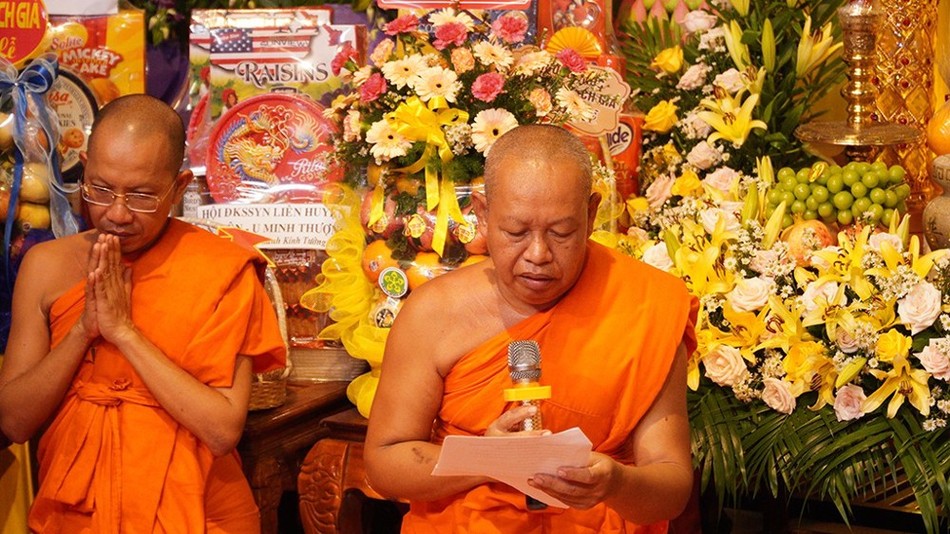 Thượng tọa Danh Phản cung tuyên tiểu sử Trưởng lão Hòa thượng Danh Nhưỡng