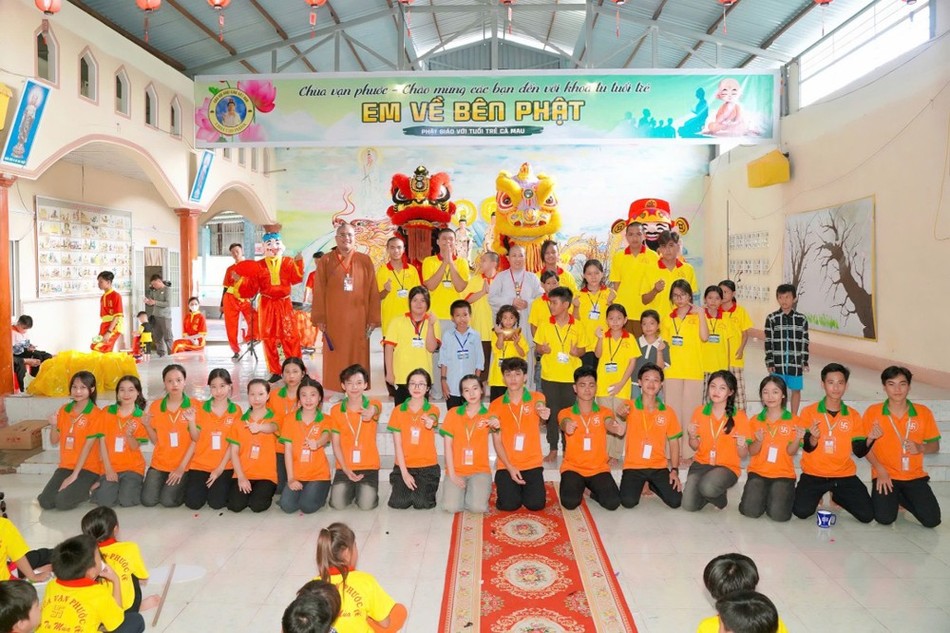 Khóa tu "Tuổi trẻ hướng Phật" cho hơn 400 thanh thiếu nhi Khóa tu "Tuổi trẻ hướng Phật" cho hơn 400 thanh thiếu nhi