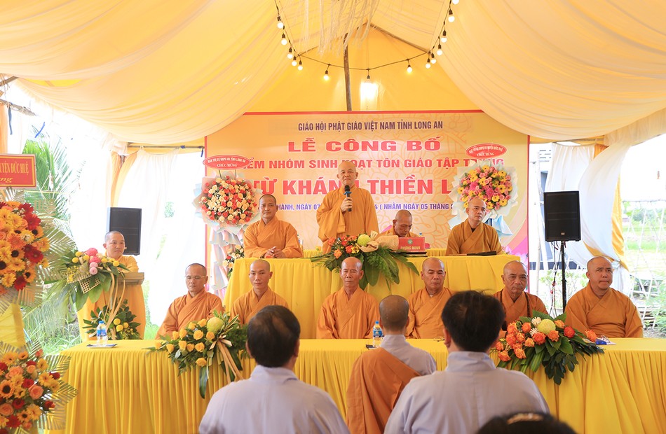 Hòa thượng Thích Minh Thiện đại lao chư tôn Hòa thượng chứng minh ban lời đạo từ Hòa thượng Thích Minh Thiện đại lao chư tôn Hòa thượng chứng minh ban lời đạo từ