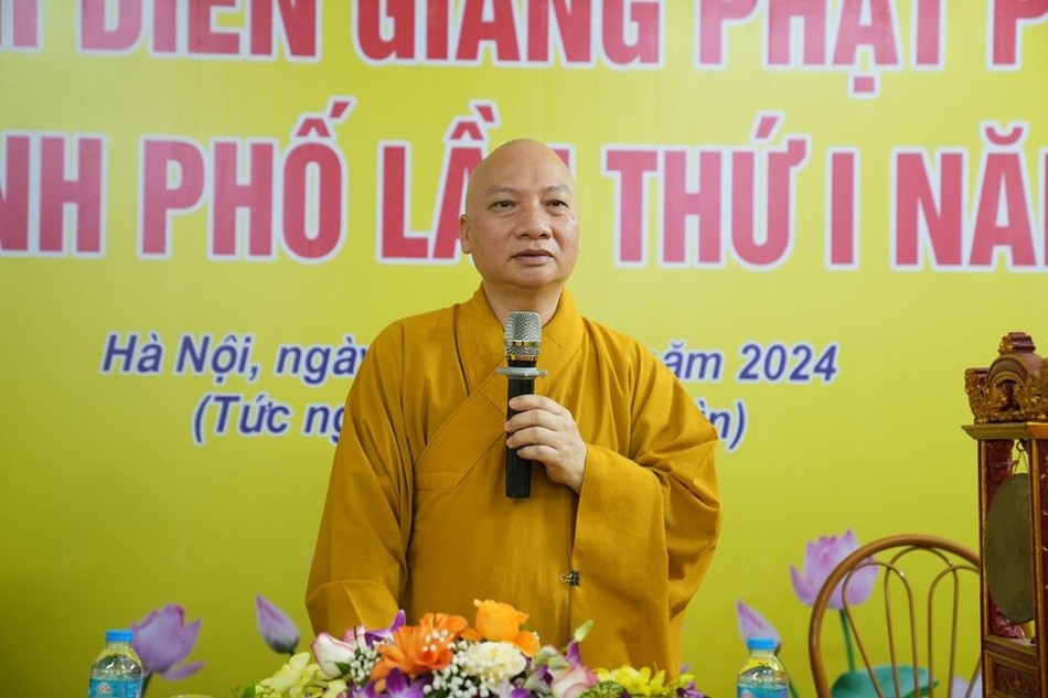 Thượng tọa Thích Chiếu Tuệ ban đạo từ trong lễ khai mạc Thượng tọa Thích Chiếu Tuệ ban đạo từ trong lễ khai mạc