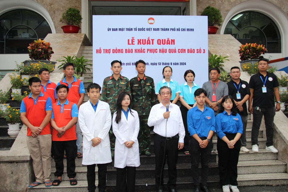 Ông Nguyễn Phước Lộc, Phó Bí thư Thành ủy, Chủ tịch Ủy ban MTTQVN TP.HCM phát biểu tại lễ xuất quân đến với đồng bào miền Bắc - Ảnh: MTTQVN TP