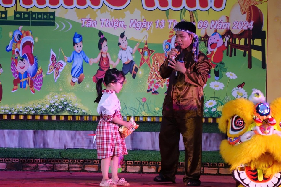 Các em giao lưu với chú Cuội Các em giao lưu với chú Cuội