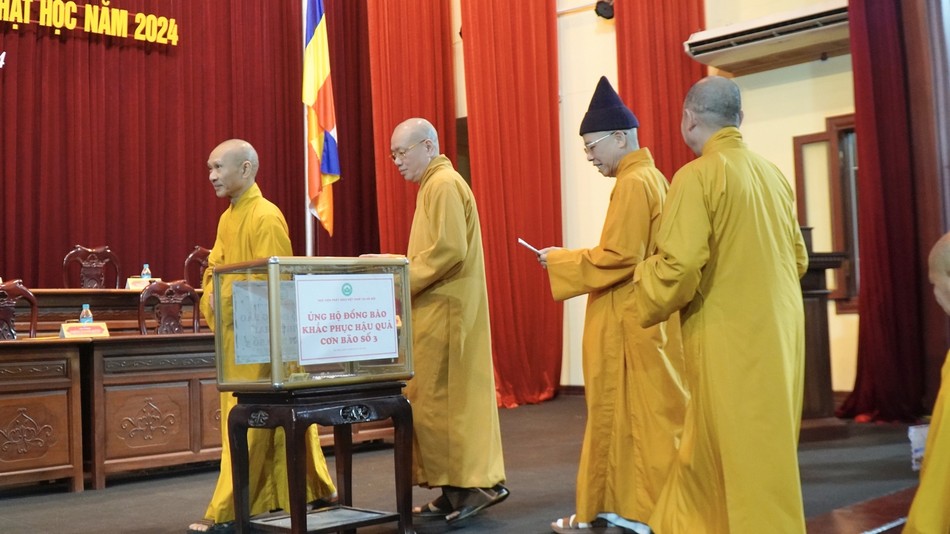 Chư tôn đức ủng hộ đồng bào các tỉnh phía Bắc chịu ảnh hưởng bởi cơn bão số 3 Chư tôn đức ủng hộ đồng bào các tỉnh phía Bắc chịu ảnh hưởng bởi cơn bão số 3