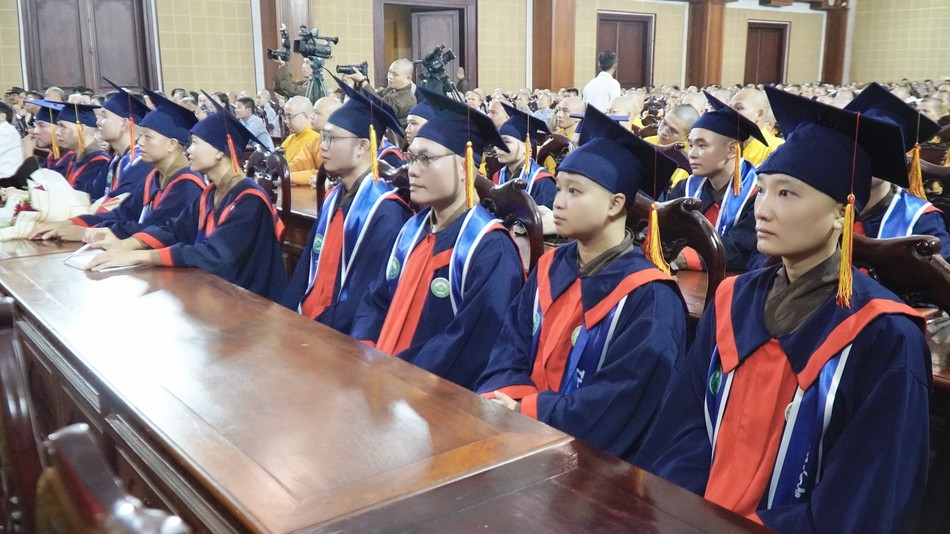 Tăng Ni sinh trong ngày nhận Bằng tốt nghiệp Tăng Ni sinh trong ngày nhận Bằng tốt nghiệp