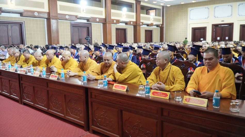 Chư tôn đức Ban Trị sự các tỉnh, thành, Nghiệp sư và Tăng Ni sinh Chư tôn đức Ban Trị sự các tỉnh, thành, Nghiệp sư và Tăng Ni sinh