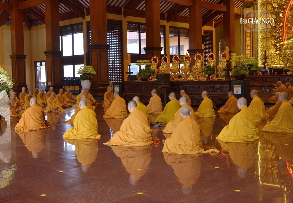 Mỗi kỳ Bố-tát cùng nhắc nhở nhau về giới pháp của hành giả xuất gia, nhằm nuôi lớn các thiện pháp, giới thân huệ mạng, phát triển Tăng đoàn, trang nghiêm Giáo hội Mỗi kỳ Bố-tát cùng nhắc nhở nhau về giới pháp của hành giả xuất gia, nhằm nuôi lớn các thiện pháp, giới thân huệ mạng, phát triển Tăng đoàn, trang nghiêm Giáo hội