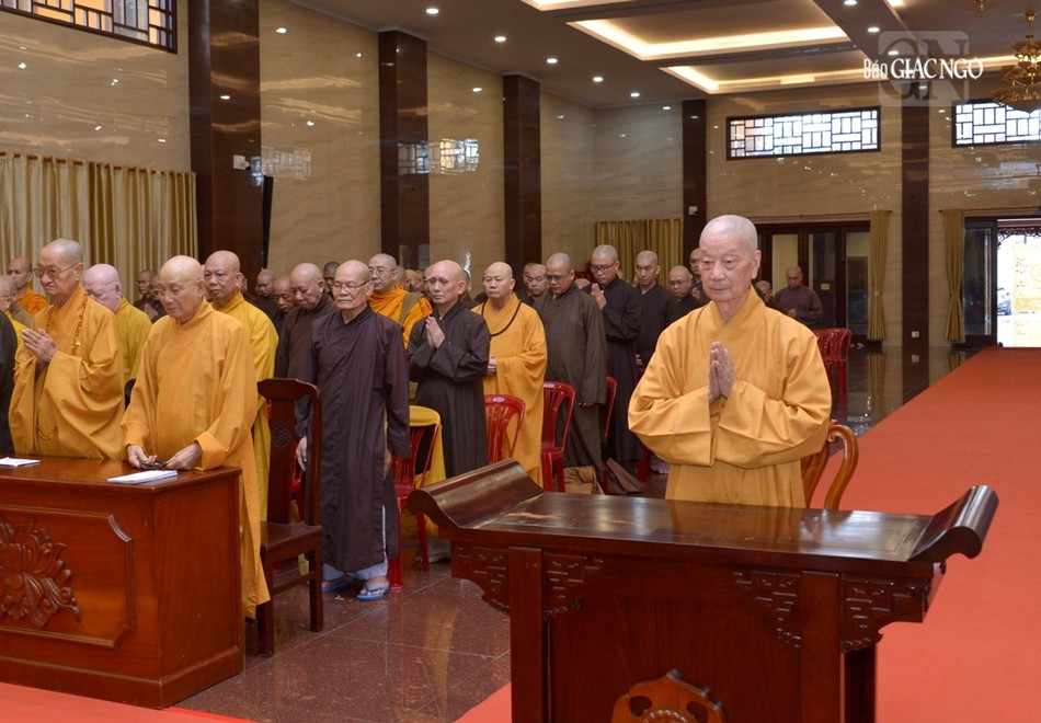 Đức Pháp chủ GHPGVN - Đại lão Hòa thượng Thích Trí Quảng cùng chư tôn đức tưởng niệm đồng bào tử nạn trong cơn bão số 3 và lũ quét, sạt lở đất ở các tỉnh miền Bắc Đức Pháp chủ GHPGVN - Đại lão Hòa thượng Thích Trí Quảng cùng chư tôn đức tưởng niệm đồng bào tử nạn trong cơn bão số 3 và lũ quét, sạt lở đất ở các tỉnh miền Bắc