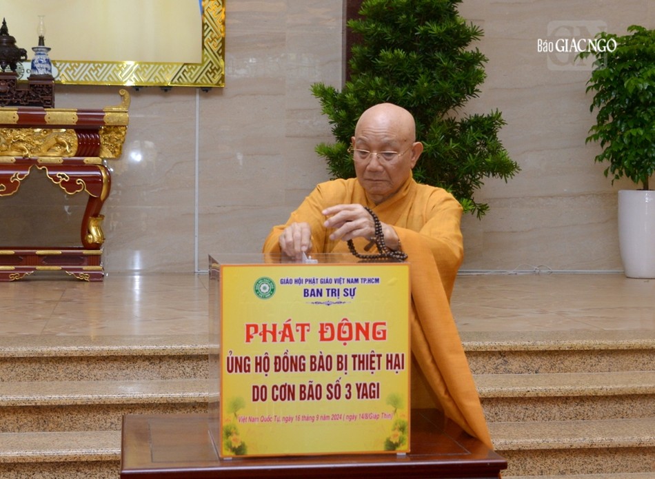 Trưởng lão Hòa thượng Thích Minh Thông đóng góp ủng hộ Trưởng lão Hòa thượng Thích Minh Thông đóng góp ủng hộ