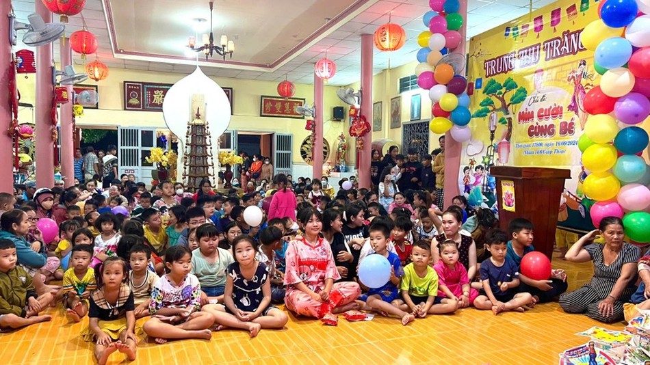 Chương trình &quot;Vui hội trăng rằm&quot; với chủ đề: “Mỉm cười cùng bé”