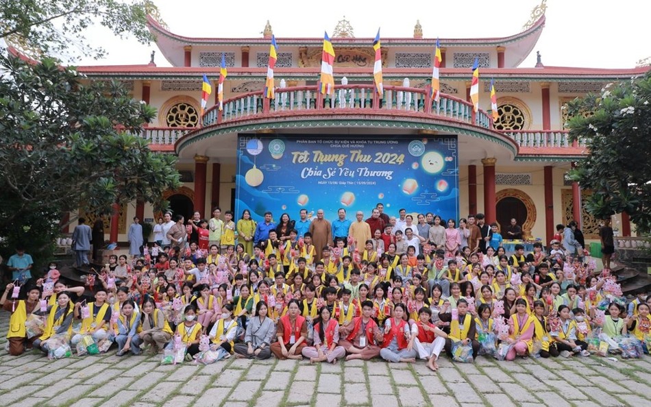 Tết Trung thu 2024 với chủ đề “Chia sẻ yêu thương” tại chùa Quê Hương Tết Trung thu 2024 với chủ đề “Chia sẻ yêu thương” tại chùa Quê Hương