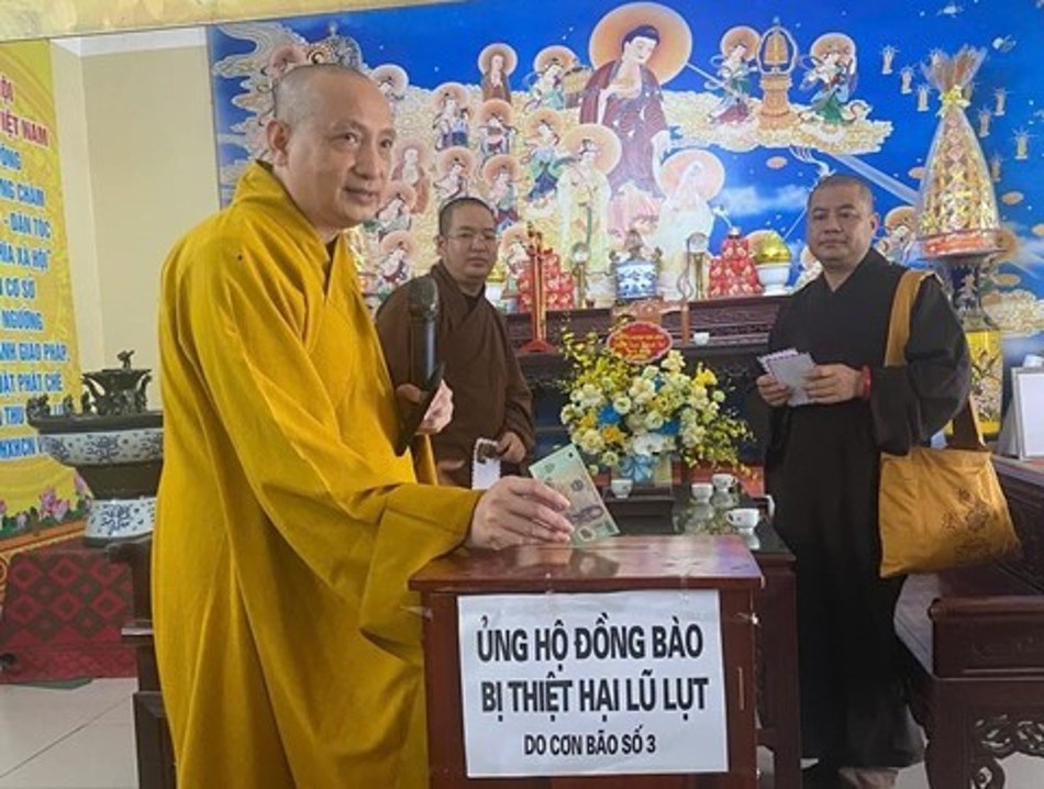 Chư tôn đức Ban Trị sự huyện tổ chức phát động ủng hộ đồng bào bị thiệt hại do lũ lụt Chư tôn đức Ban Trị sự huyện tổ chức phát động ủng hộ đồng bào bị thiệt hại do lũ lụt